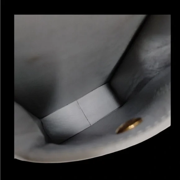 Vintage Louis Vuitton LV Crossbody Walker bag Yellow Vernis - Picture 9 of 12